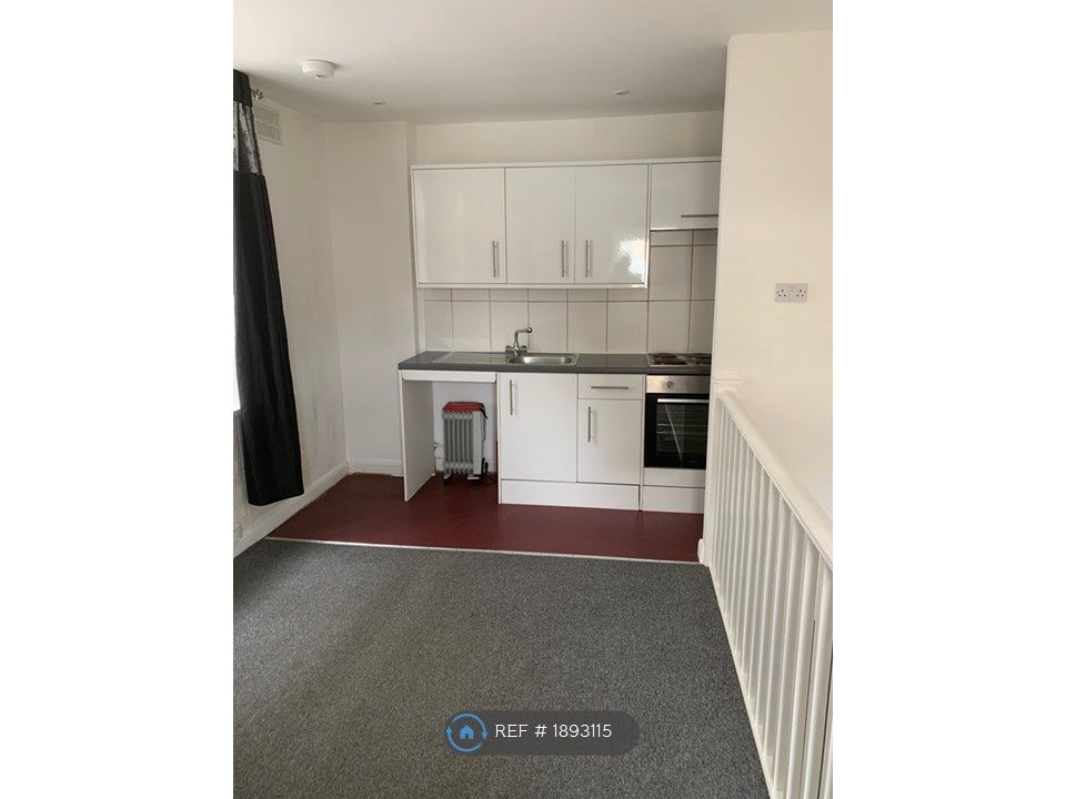 1 bed flat to rent in Pelham Road, Seaford BN25, £1,000 pcm Zoopla