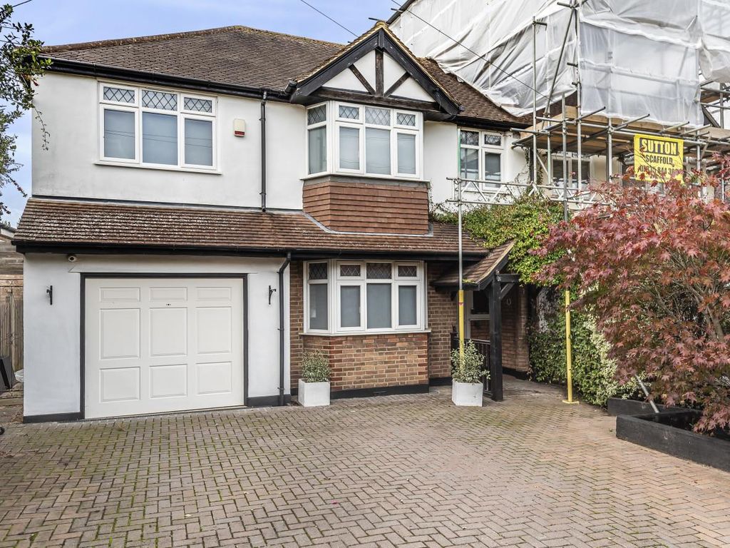 5 bed semidetached house for sale in Tudor Avenue, Worcester Park KT4