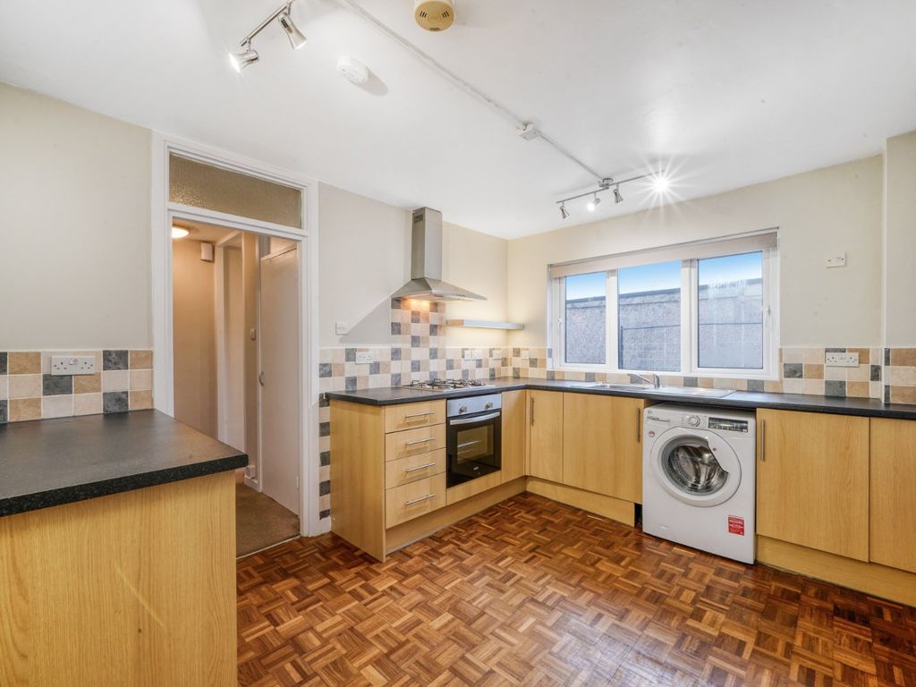 3 bed end terrace house to rent in Broadfield Close, London NW2, £2,167