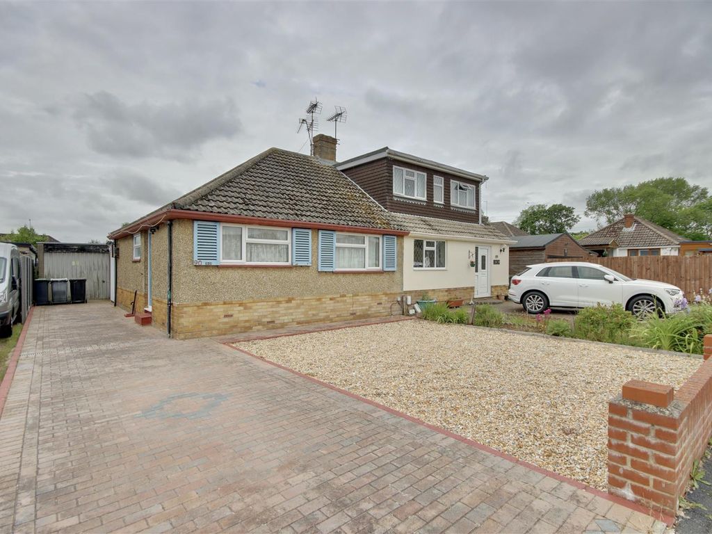 3 bed semidetached bungalow for sale in Silverdale Drive