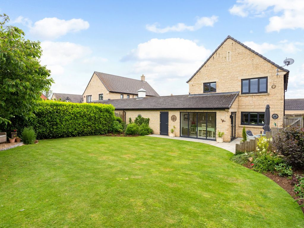4 bed detached house for sale in Haybarn Close, Barleythorpe, Oakham