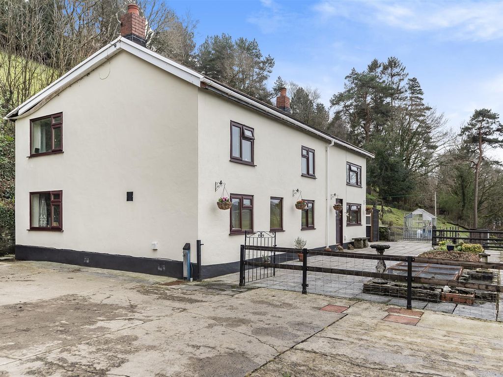 5 bed farm for sale in Garnswllt Road, Pentrebach, Pontarddulais