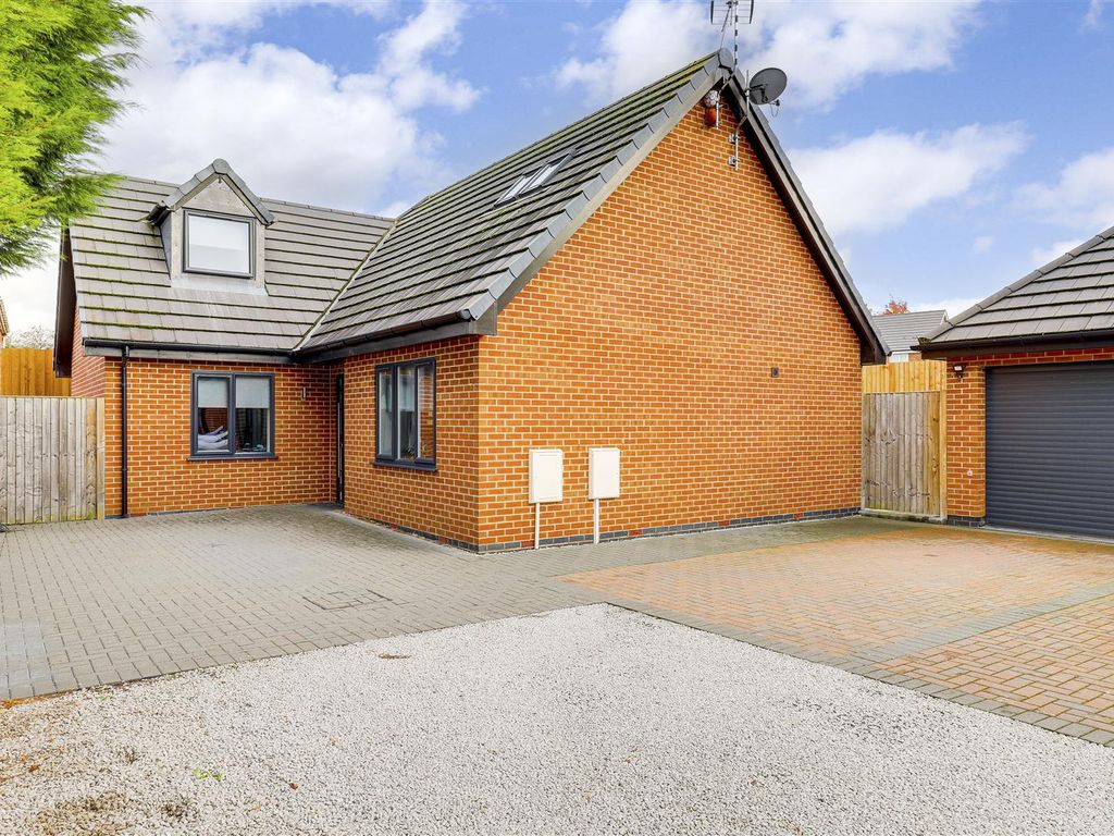 3 bed detached house for sale in Hardy Close, Long Eaton, Derbyshire