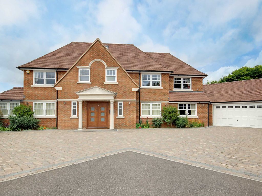 5 bed detached house for sale in Westwood Close, Little Heath