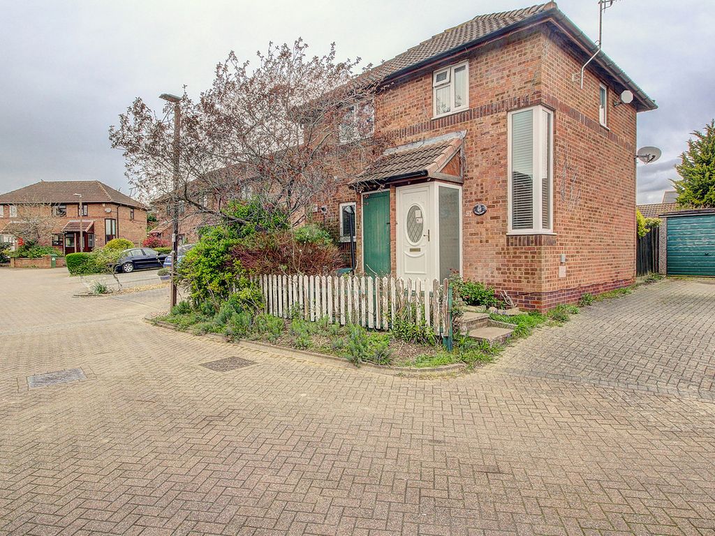 3 bed detached house for sale in Dunkery Beacon, Furzton MK4, £111,000