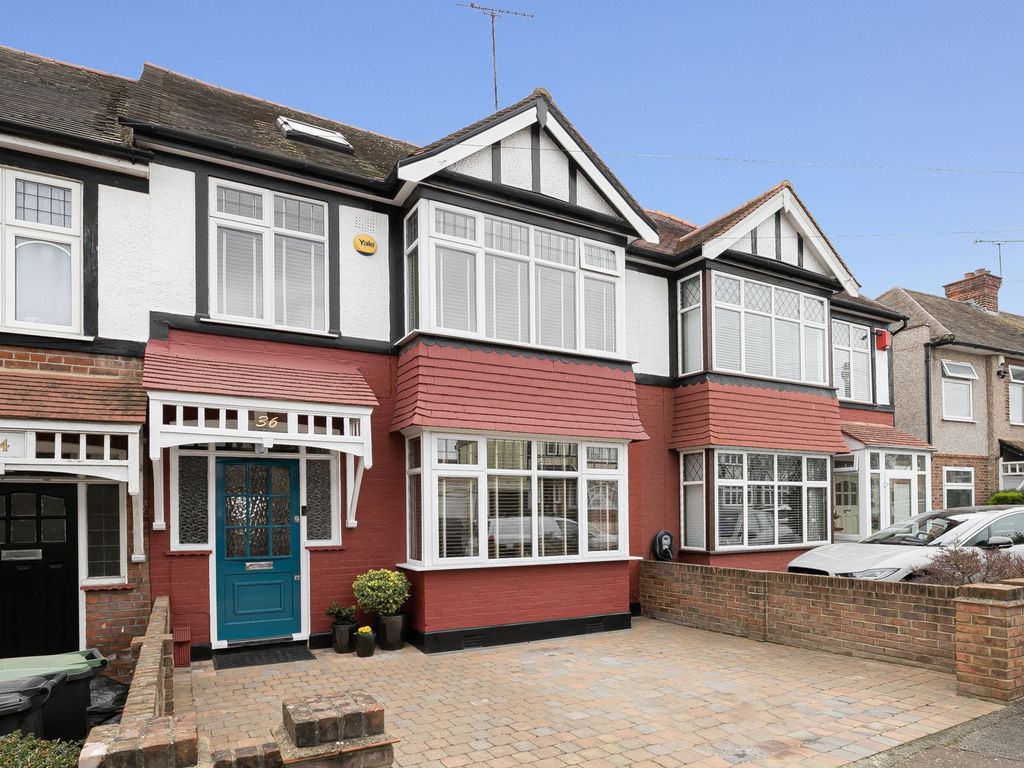 4 bed terraced house for sale in Chestnut Avenue, Buckhurst Hill IG9