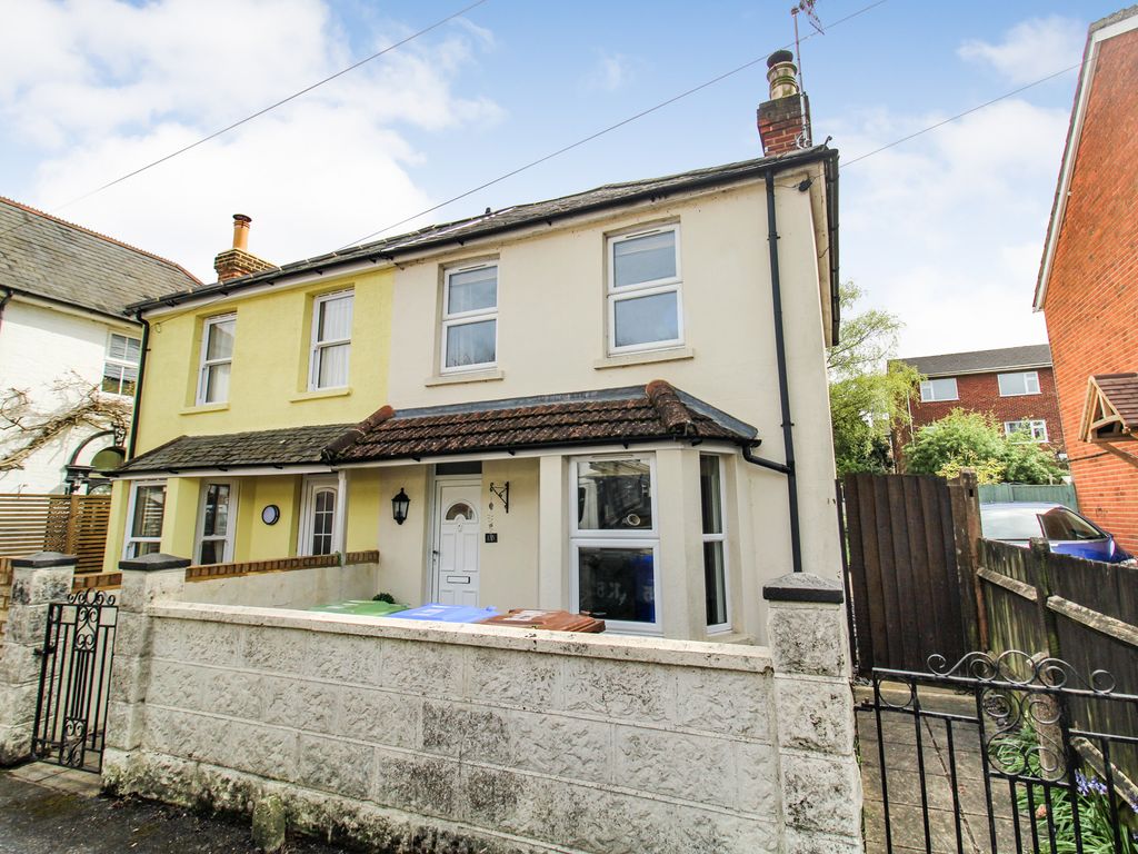 2 bed semidetached house for sale in Queens Road, Farnborough GU14, £