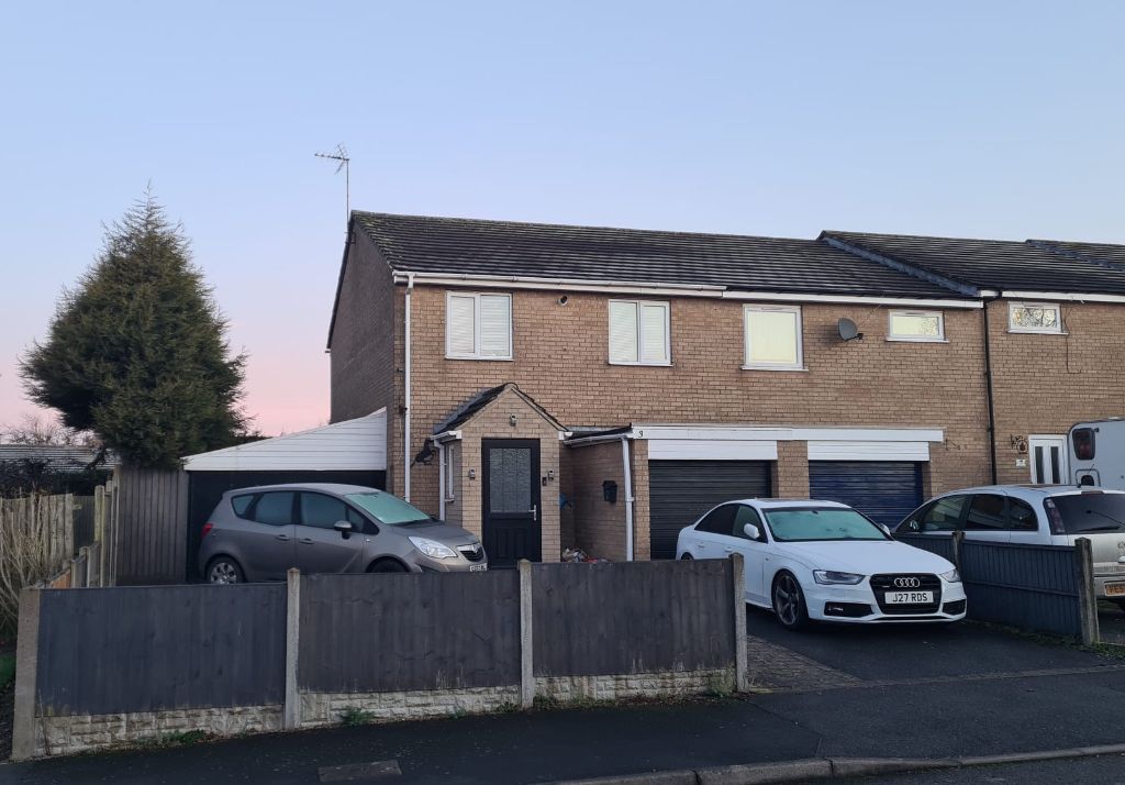 3 bed town house for sale in Stretton Drive, Coalville LE67, £190,000