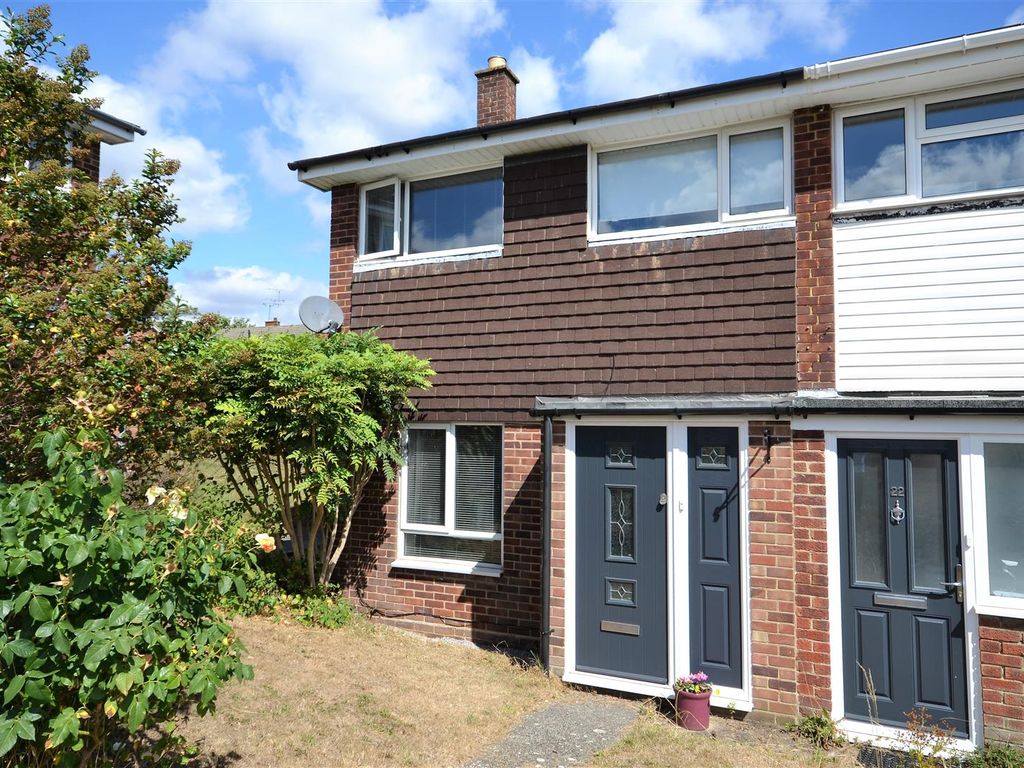 3 bed semidetached house for sale in Longcroft Close, Basingstoke RG21