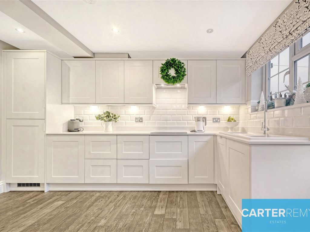 3 bed property for sale in Pound Lane, Bowers Gifford SS13, £385,000 Zoopla