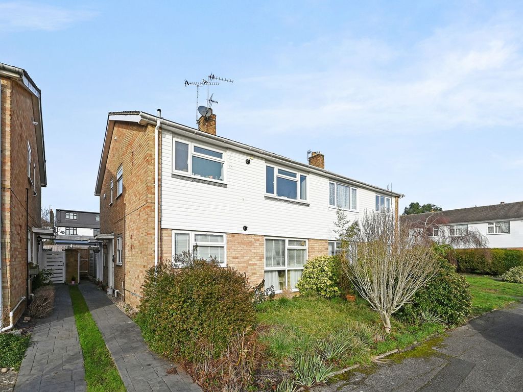 2 bed for sale in Larch Crescent, Epsom KT19, £350,000 Zoopla