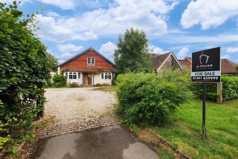 4 bed detached bungalow for sale in High Street, DorchesterOnThames