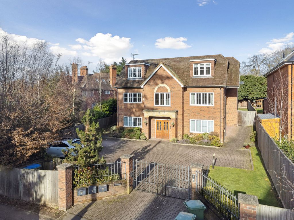 2 bed penthouse to rent in Oakshade Road, Oxshott KT22 Zoopla