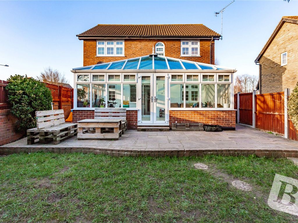 4 bed detached house for sale in Sycamore Way, South Ockendon, Essex RM15, £425,000 Zoopla