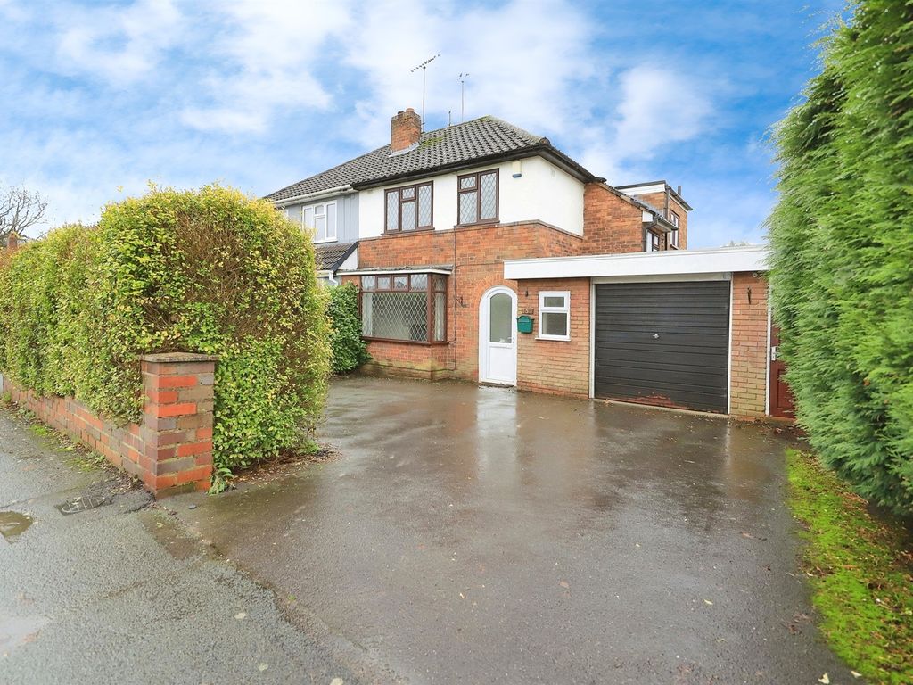 3 bed semidetached house for sale in Castlecroft Road, Castlecroft