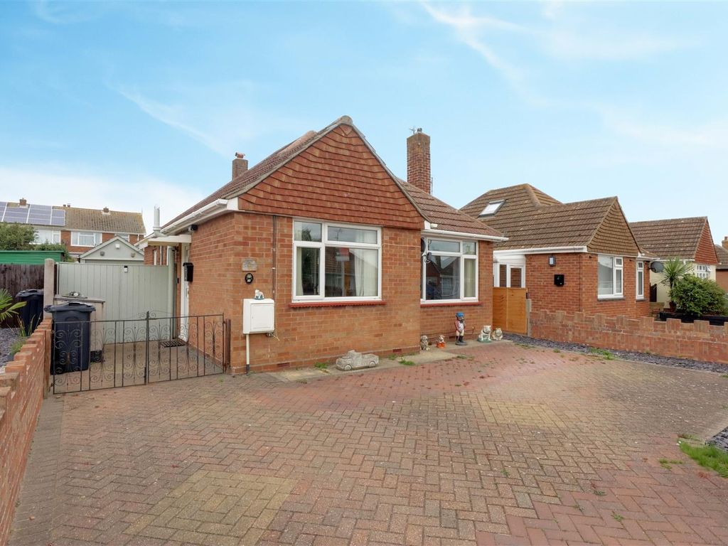 2 bed detached bungalow for sale in Marlowe Road, Tudor Estate, Clacton