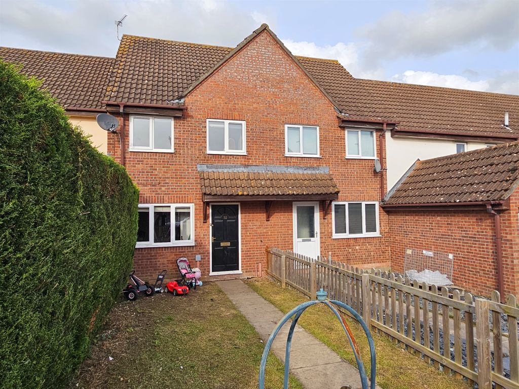 2 bed terraced house for sale in Briton Way, Wymondham NR18, £200,000