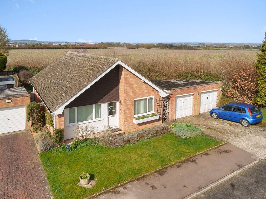 2 bed bungalow for sale in Roundwood Close, Hitchin SG4 Zoopla