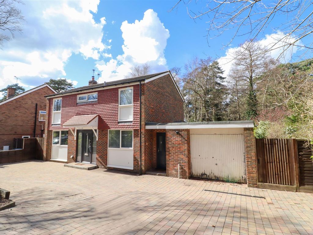 4 bed detached house for sale in Tavistock Road, Fleet GU51 Zoopla