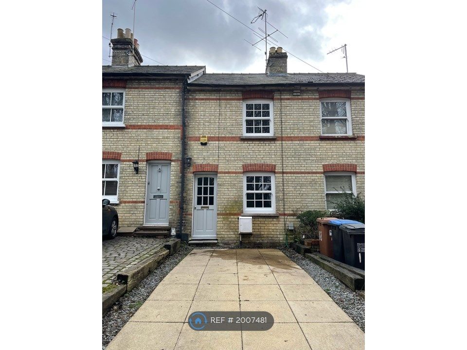 2 bed terraced house to rent in Chantry Lane, Hatfield AL10, £1,450 pcm