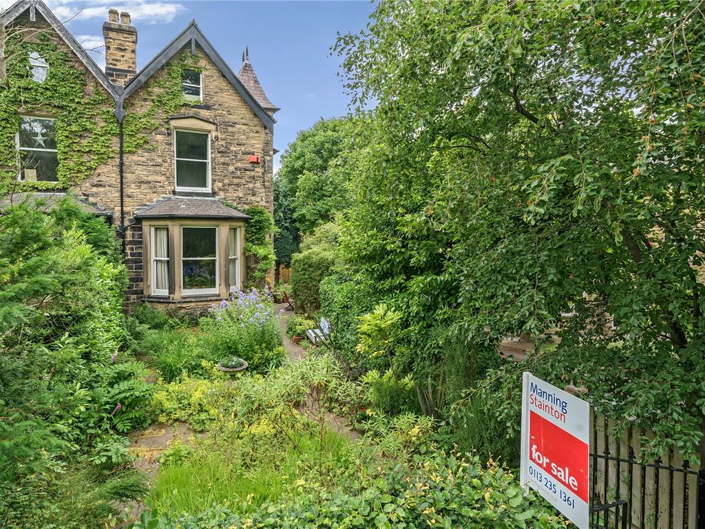6 bed semidetached house for sale in Springwood Road, Oakwood, Leeds LS8 Zoopla