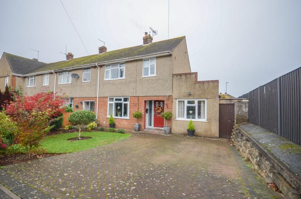 3 bed end terrace house for sale in Crescent, Downend, Bristol