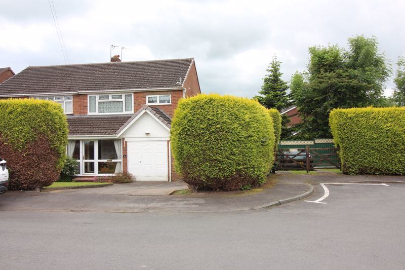3 bed semidetached house for sale in Brook Street, Wall Heath