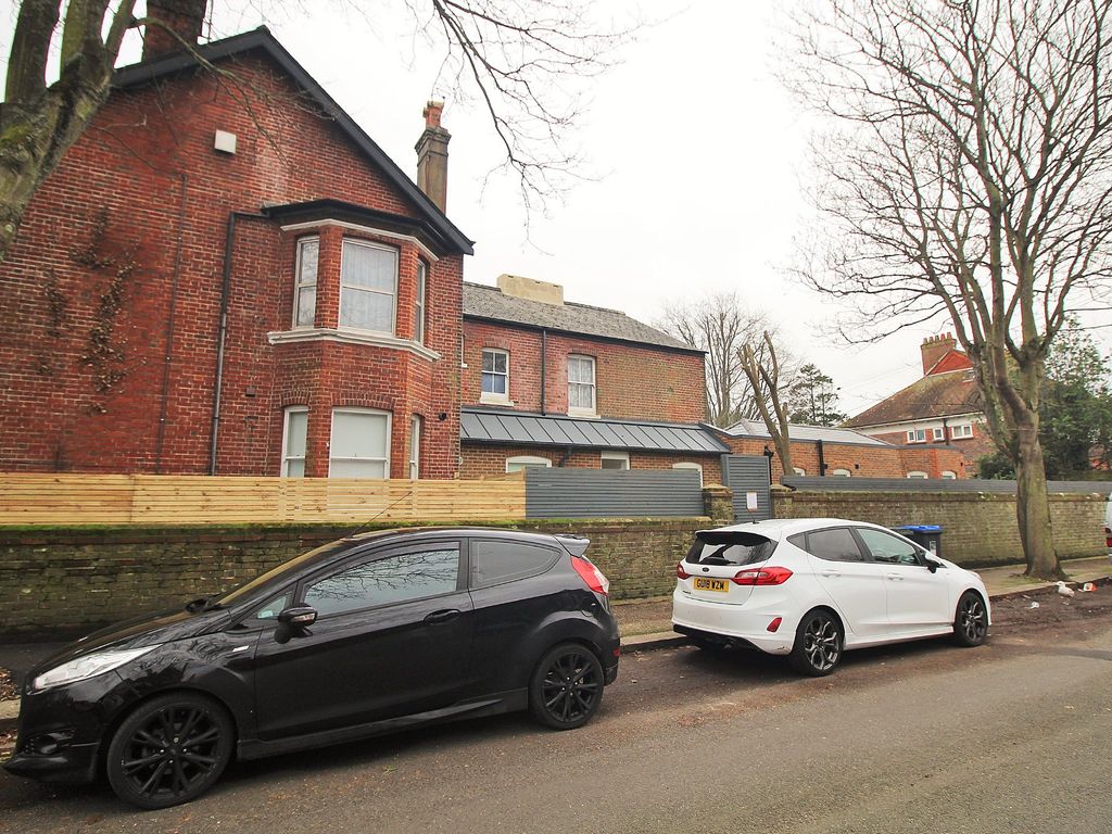 3 bed flat for sale in Rugby Road, Worthing BN11, £350,000 Zoopla
