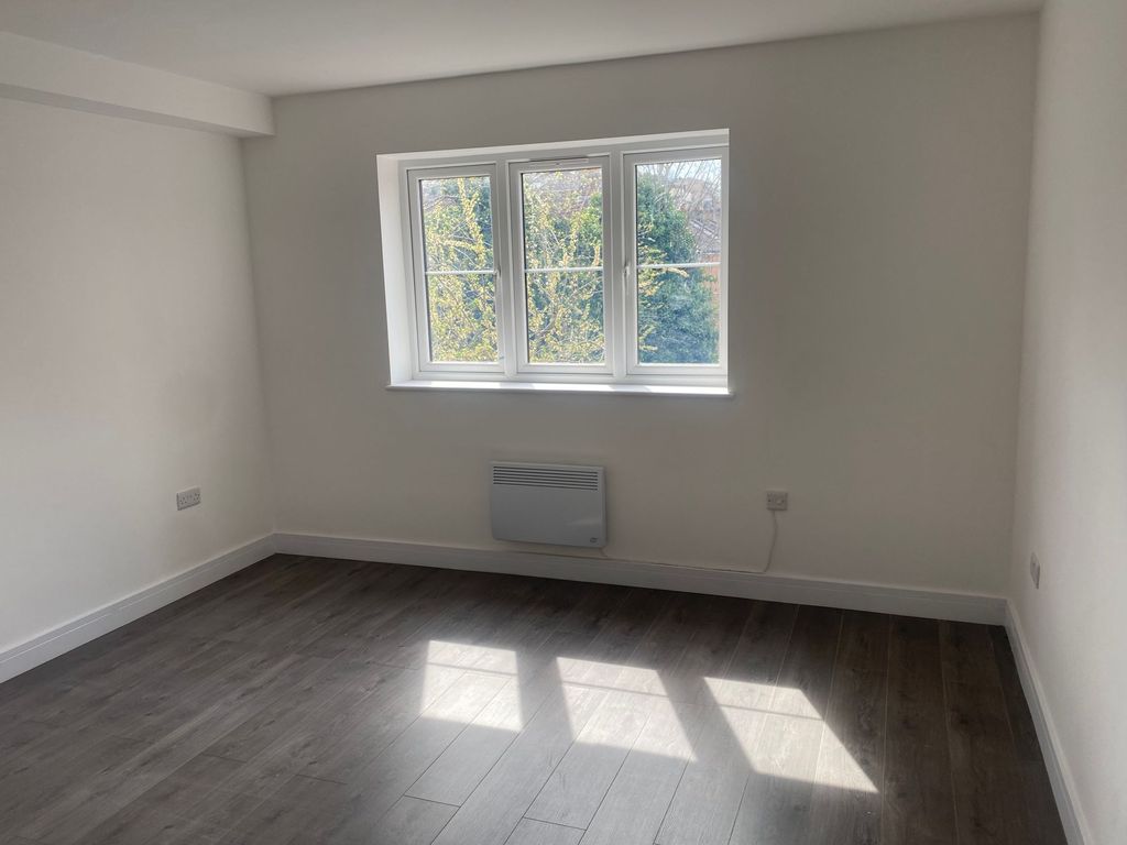 1 bed flat to rent in Luton Road, Harnam Court ME4, £1,050 pcm Zoopla