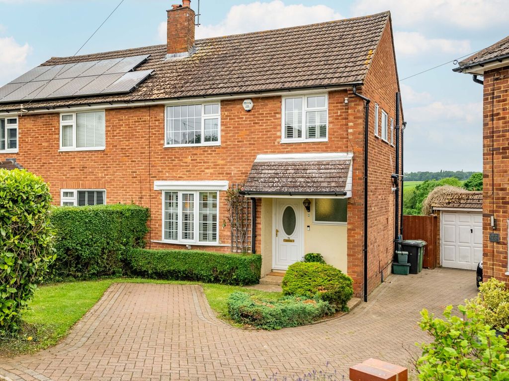 3 bed semidetached house for sale in Springfield Crescent, Harpenden