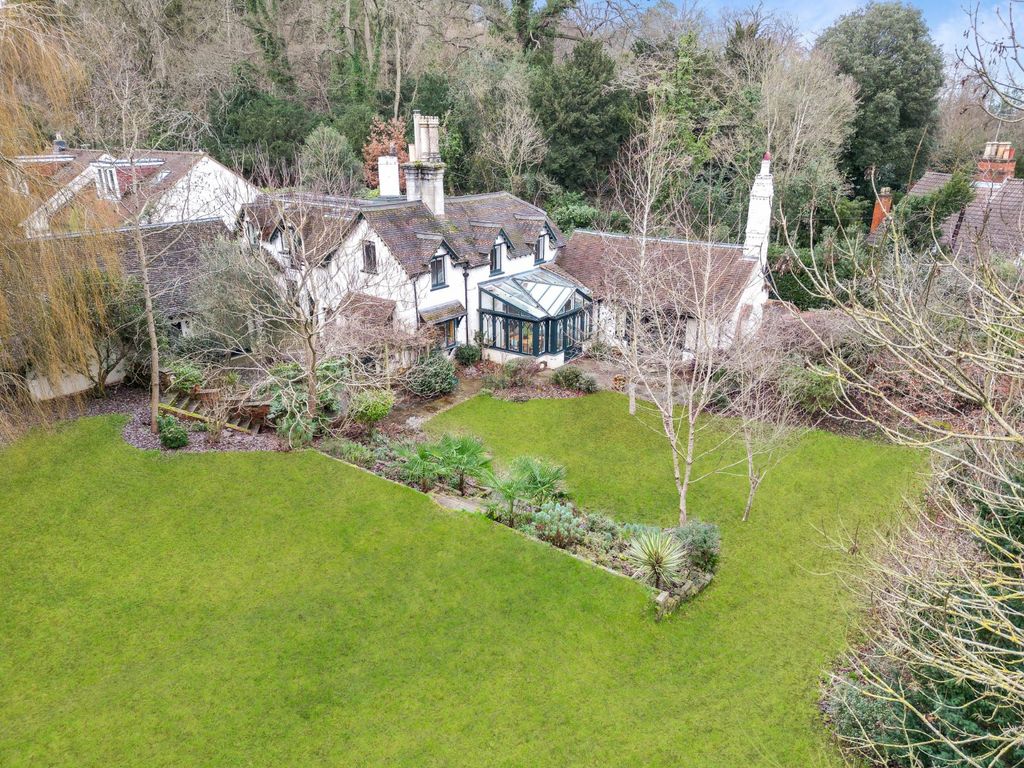 Ruxbury Road, Chertsey, Surrey KT16  