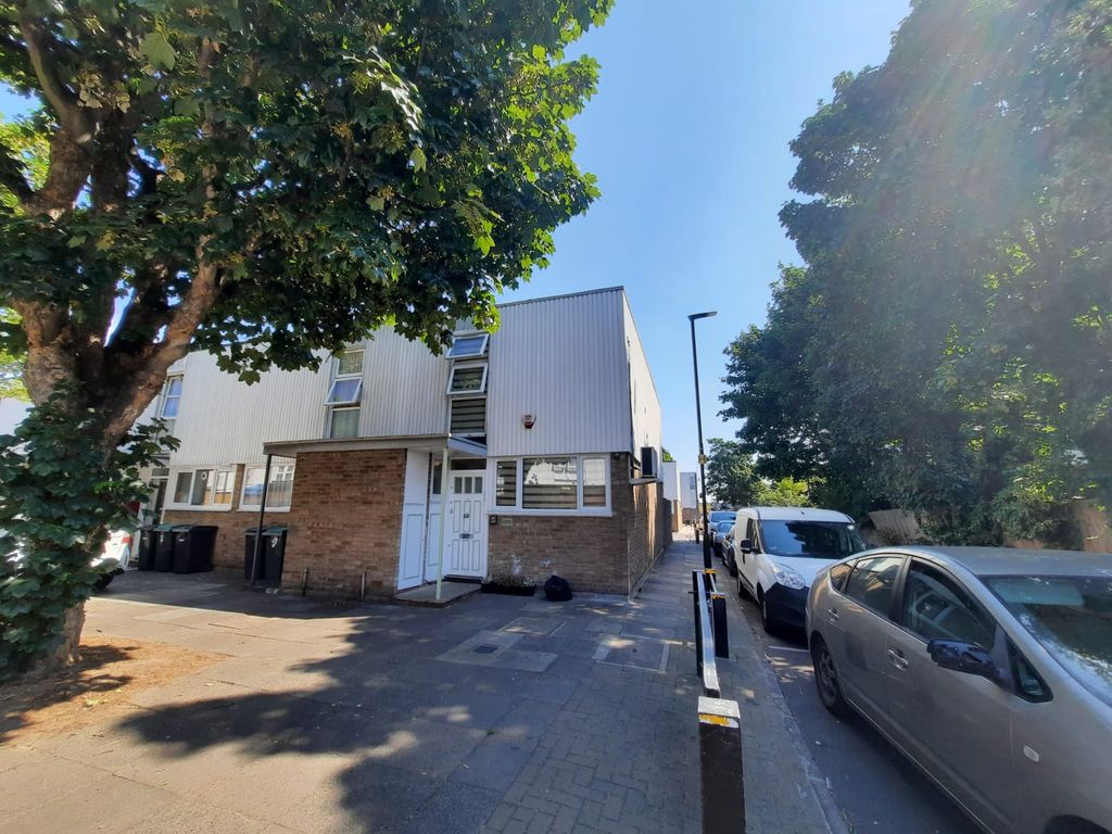 Leabank View, London N15  