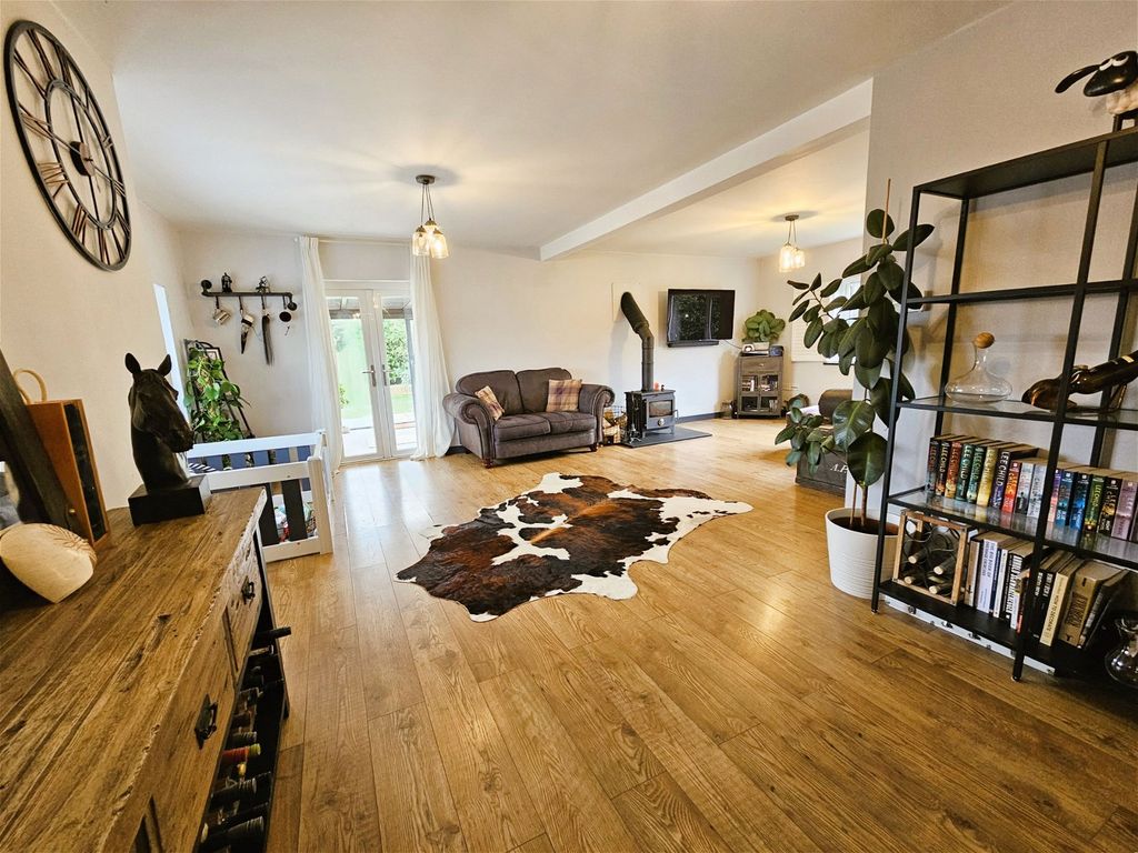 3 bed detached house for sale in New Road, Landrake, Saltash PL12, £