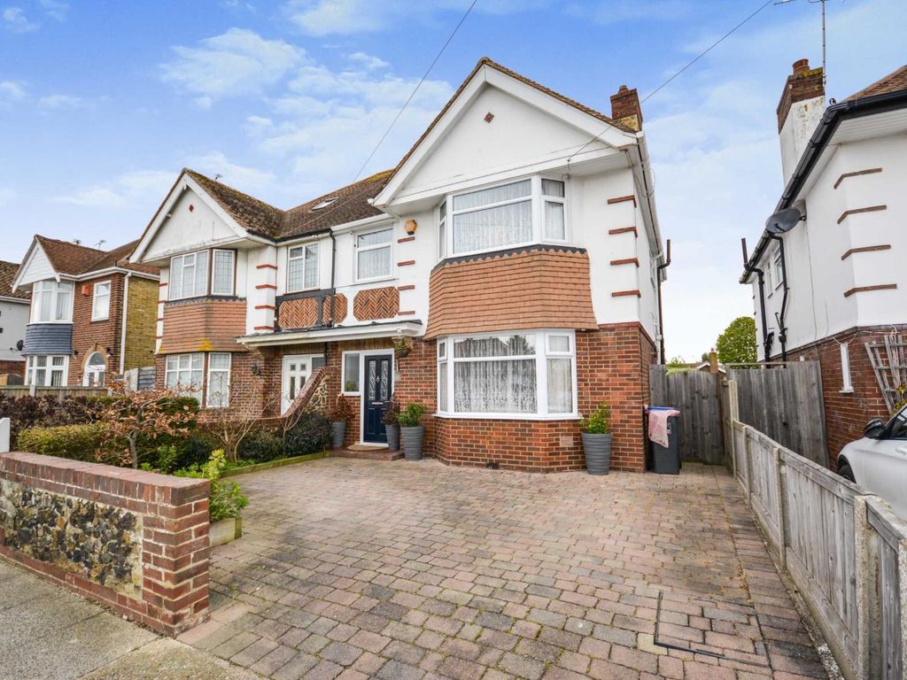 4 bed semidetached house for sale in Millmead Avenue, Margate, Kent