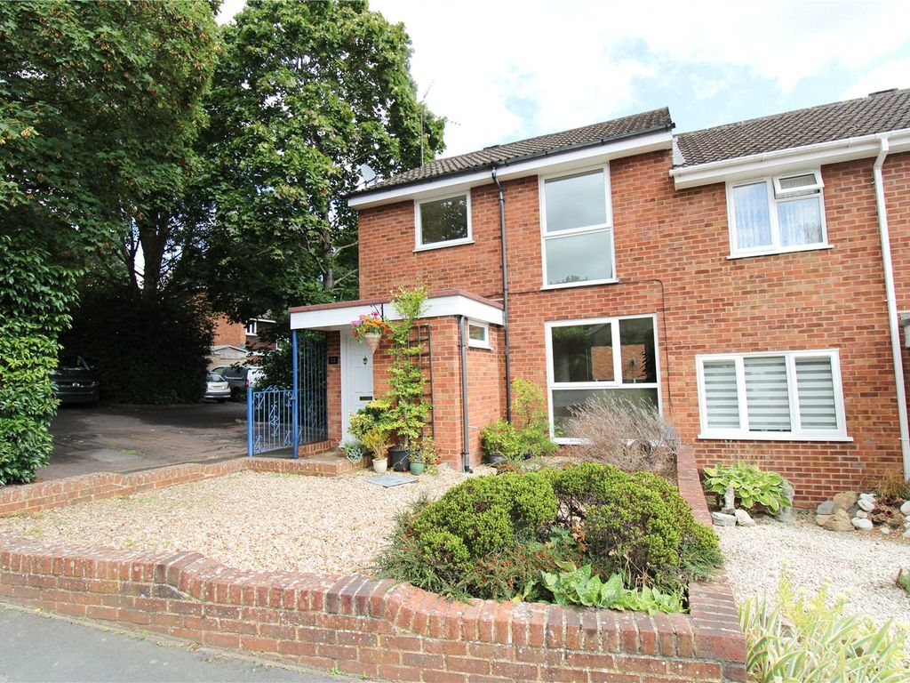 3 bed semidetached house for sale in Cumberland Road, Camberley