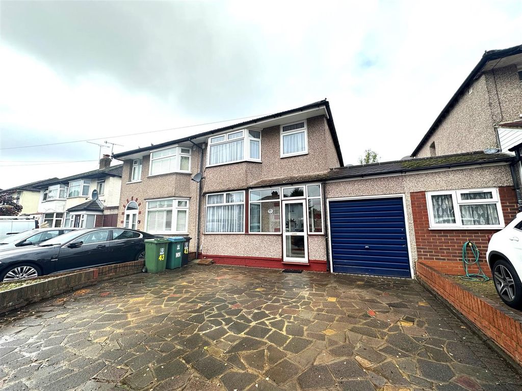 3 bed semidetached house to rent in Westlea Avenue, Watford WD25, £
