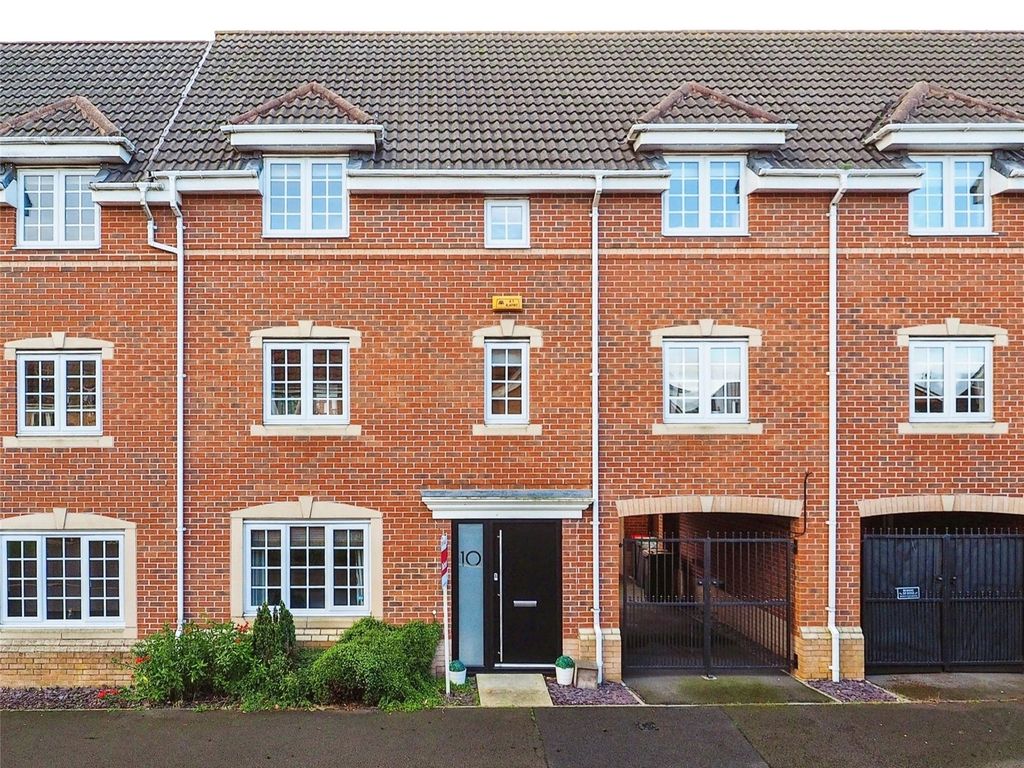 4 bed town house for sale in Woodward Avenue, Chilwell, Beeston
