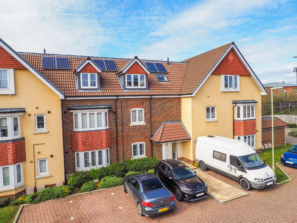 2 bed flat for sale in Furlonger Place, Liphook, Hampshire GU30 Zoopla