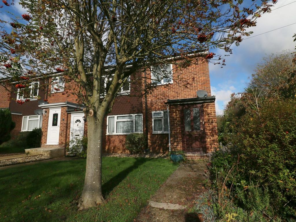 2 bed to rent in Gauldie Way, Standon, Ware SG11, £1,200 pcm