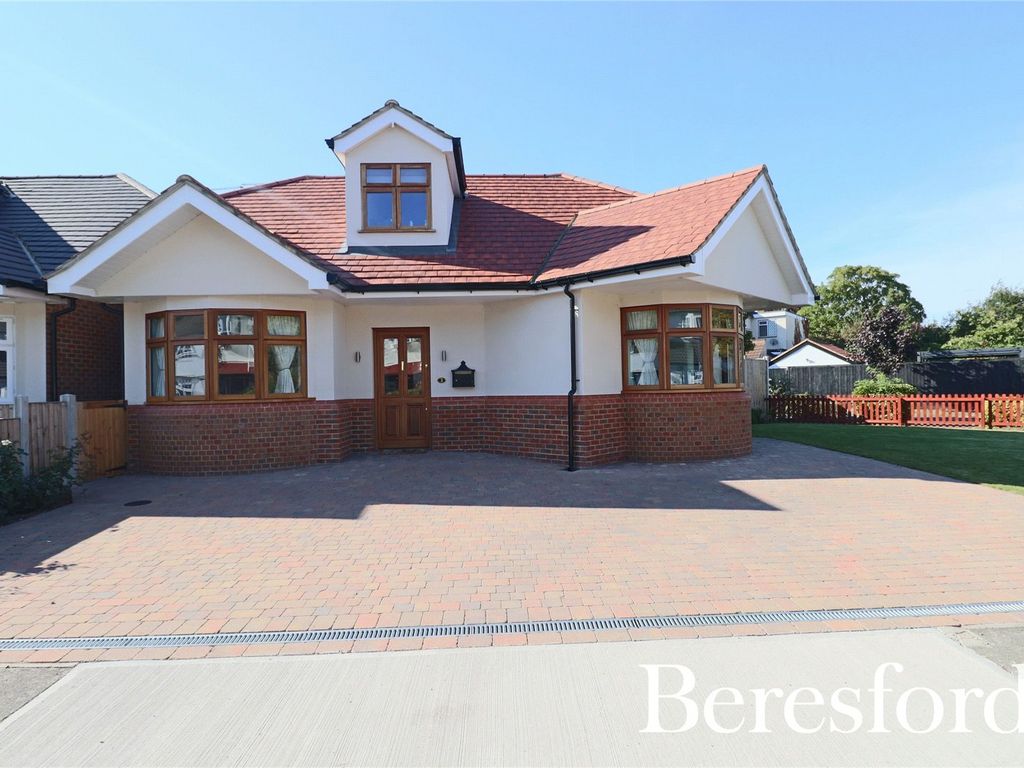 3 bed bungalow for sale in Netherpark Drive, Gidea Park RM2 Zoopla