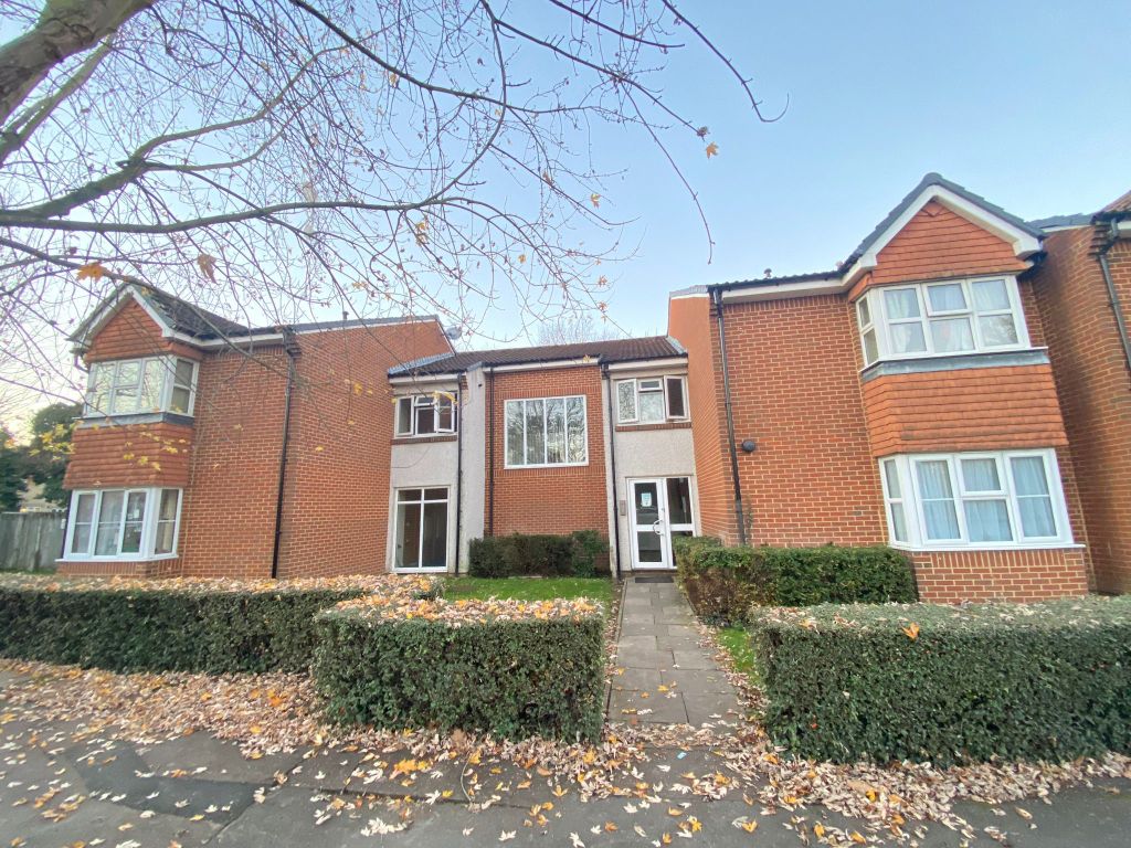 1 bed flat to rent in Heatherwood Drive, Hayes, Greater London UB4 Zoopla