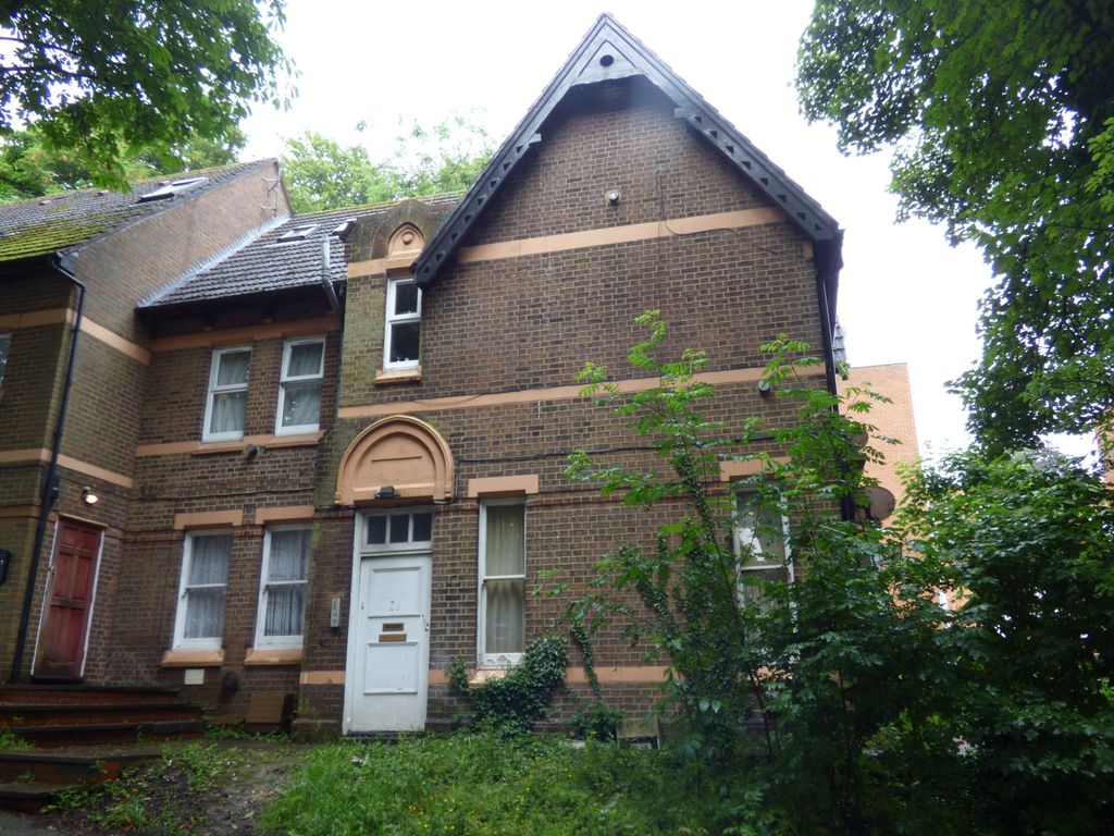 1 bed flat to rent in Hyde House, Cresent Rise, Luton LU2, £950 pcm