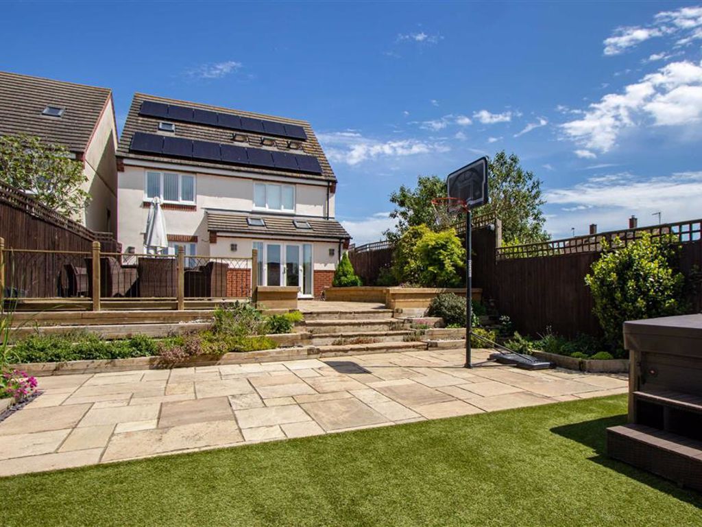 5 bed detached house for sale in Newton Road, Bletchley, Milton Keynes