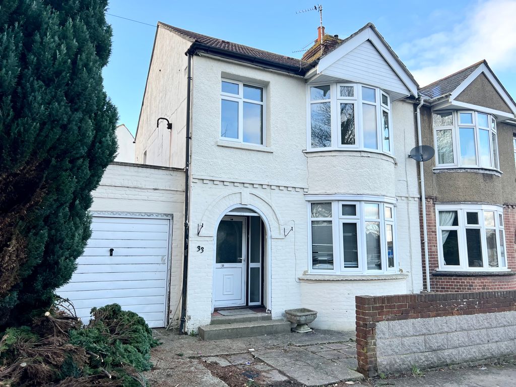 3 bed semidetached house for sale in Woodlands Road, Gillingham ME7
