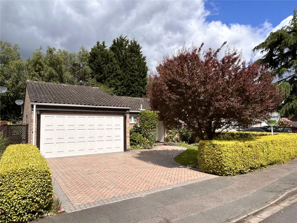 3 bed bungalow for sale in Verran Road, Camberley, Surrey GU15, £