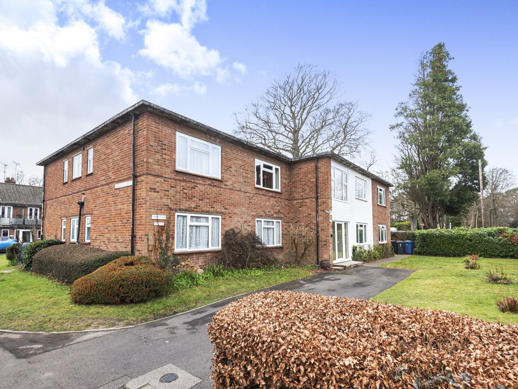 3 bed flat for sale in Church Court, Fleet, Hampshire GU51 Zoopla