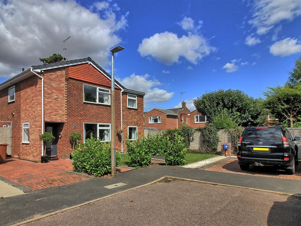 5 bed detached house to rent in Monks Walk, Buntingford SG9 Zoopla