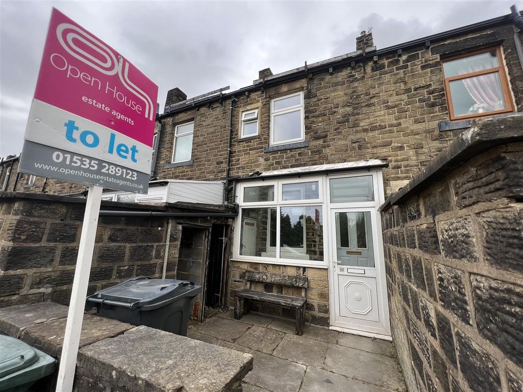 3 bed terraced house to rent in Carlby Grove, Keighley BD22, £725 pcm