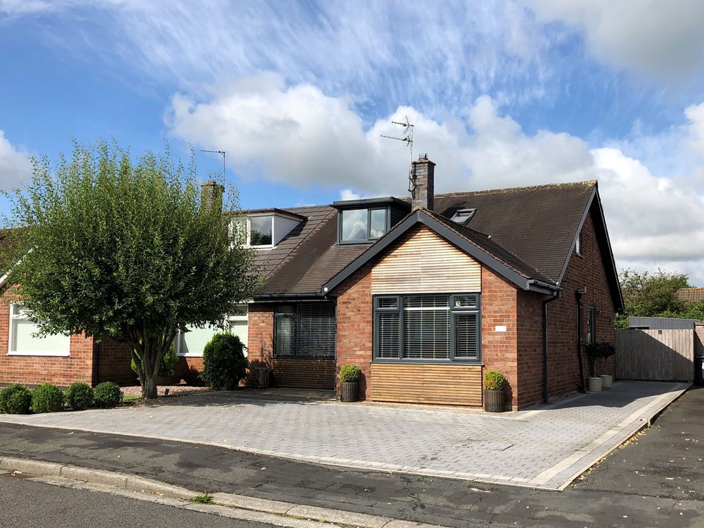 3 bed semidetached bungalow for sale in Franklands, Longton, Preston