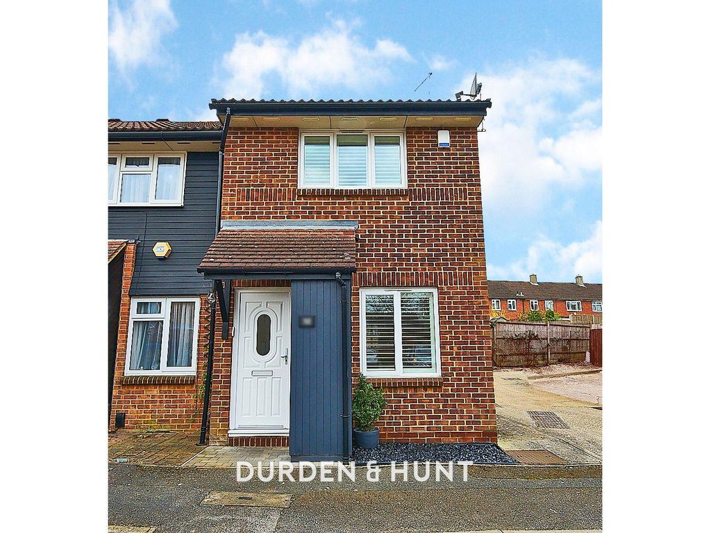 3 bed end terrace house for sale in Hereward Green, Loughton IG10 Zoopla